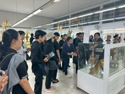 LINE_ALBUM_ดูงานศูนย์ศิลปชีพบางไทร จ_พระนครศรีอยุธยา_251124_26.jpg - โครงการเทิดทูล ชาติ ศาสนา พระมหากษัตริย์ รวมพลังแห่งความภัคดีของประชาชนเทศบาลตำบลสันป่าตอง  | https://www.sanpatong.go.th